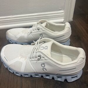On Running White Low-Top Lace-Up Sneakers